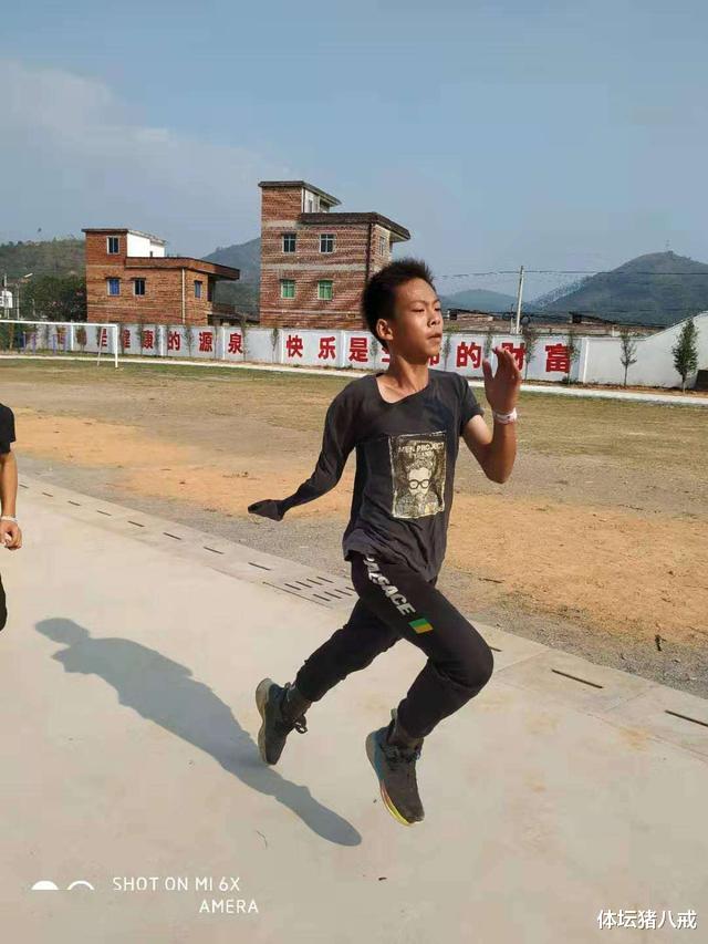 【斯蒂芬·库里】库里张贴寻人启事，5小时等来回复，结局令人暖心，球迷纷纷称赞