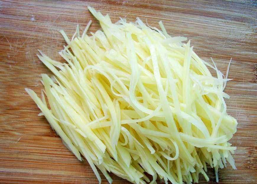 土豆丝|早餐吃它，儿子从不懒床，手不碰面，10分钟做好，三天两头闹着吃