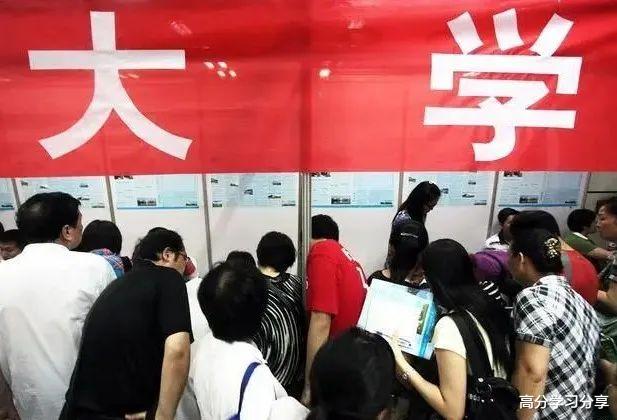 湖南|高考644分,紧张激动之后是喜极而泣,盘点今年高考查分的瞬间