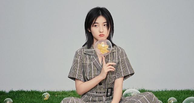 张子枫|张子枫文化课不足400分？学霸人设翻车，不参加会考被疑享有特权