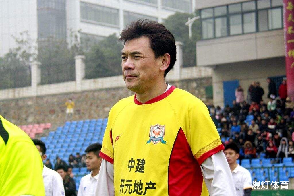 国足|国足5高中锋!平均身高1米87,头球能力一流,第5曾1场进5球