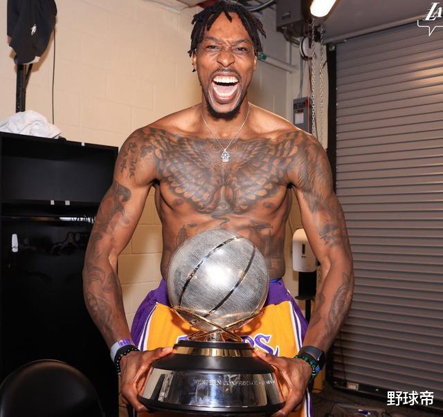 湖人队|湖人总冠军！8年换8队，昔日超巨终圆梦！这个冠军，他足足等了八年啊