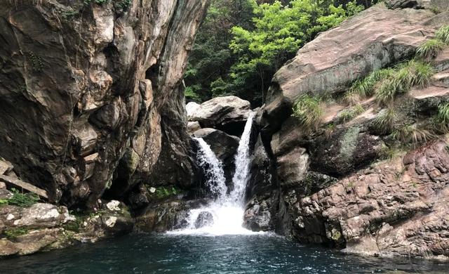 #庐山#庐山竟然藏着一个瀑布,需要登2600个台阶才能上去,景色还出奇的好