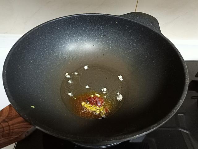 随手做了1菜1汤，5元钱都不到，晒朋友圈，朋友却说：馋死人了
