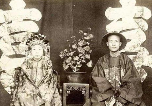 结婚|他娶自己的妹妹为妻，后来被众人耻笑，生下一子却世界闻名