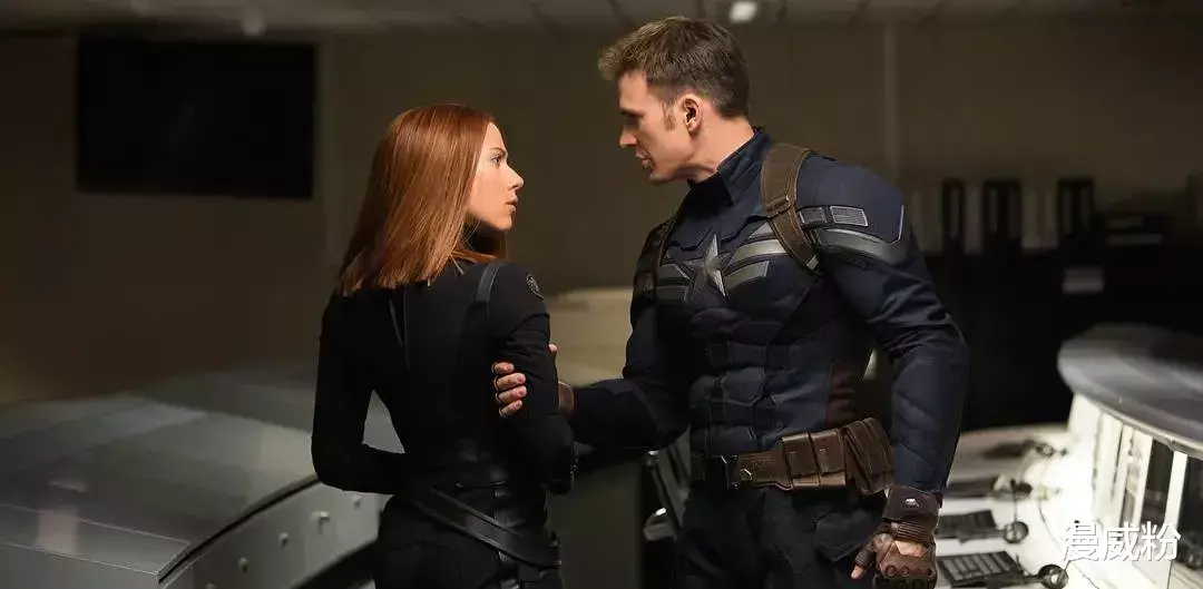 「美国队长」全新彩蛋!黑寡妇私下里与猎鹰打过电话,被告知要瞒住美国队长