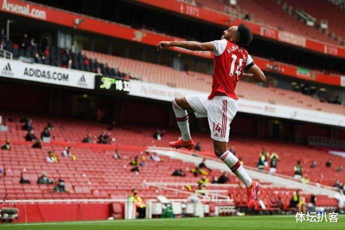 『英超』4-0！昔日英超霸主踢疯了：6300万巨星独造3球，超越队史传奇！