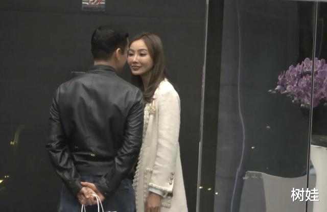 『张利华』魏骏杰前妻公开谈12年婚姻为婚外情道歉，离婚后获取丰厚抚养费