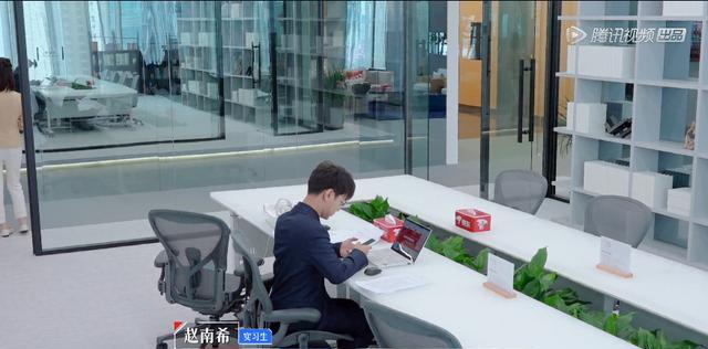 何旻哲|王颖飞离开团体抱憾,何旻哲简历造假被扒出,君和不再予以认可