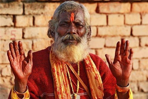 叙利亚|印度苦行僧自称78年不吃不喝，军方不信，偷偷装上探头发现真相