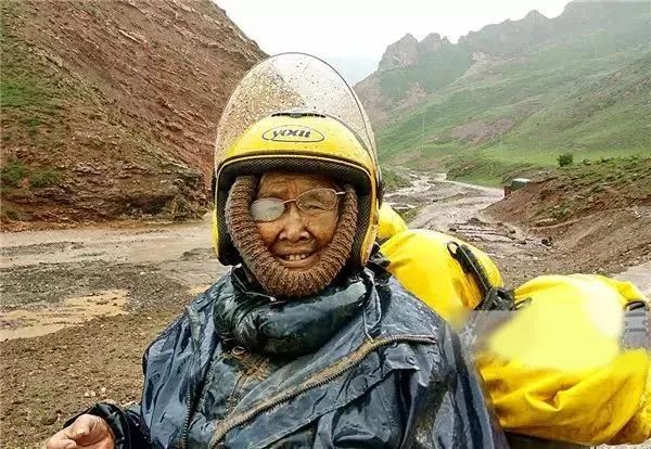 骑行|84岁老太太骑行5000km进藏，5130米雪山，她嫌太矮了
