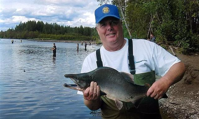 【三文鱼】三文鱼是什么鱼？可以生吃吗？