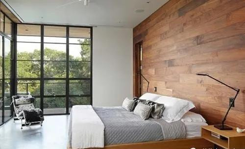 「」木地板上墙又上天，真正省钱出效果，受到了越来越多人的喜爱