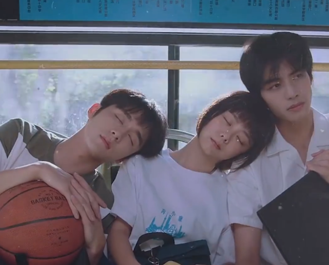 以家人之名|以家人之名:贺子秋撞见凌霄吻李尖尖,小哥痛心尖尖一个手势化解