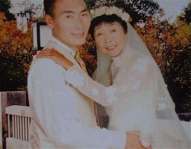 臆说古史|26岁小伙和59岁老太上演“奶孙恋”，携手24年后，他后悔了吗