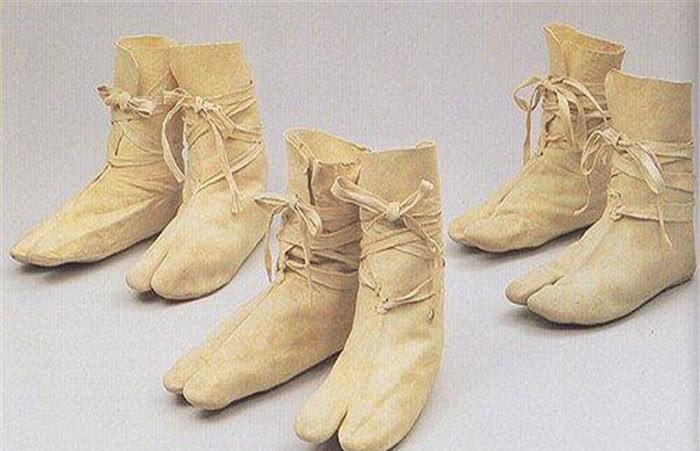 「外星人」古代黑科技,2个脚趾的袜子给外星人穿的?还有370年前的避孕套!