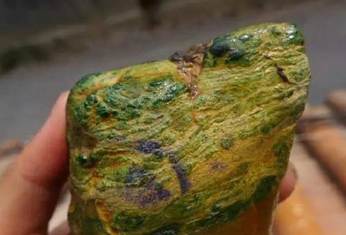 翡翠|想要出高绿?小众的癣夹绿翡翠你了解吗