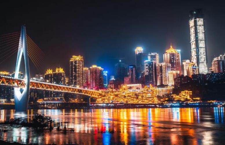 重庆|我国让游客又爱又恨的城市，每走一步都像在爬坡，你知道是哪吗