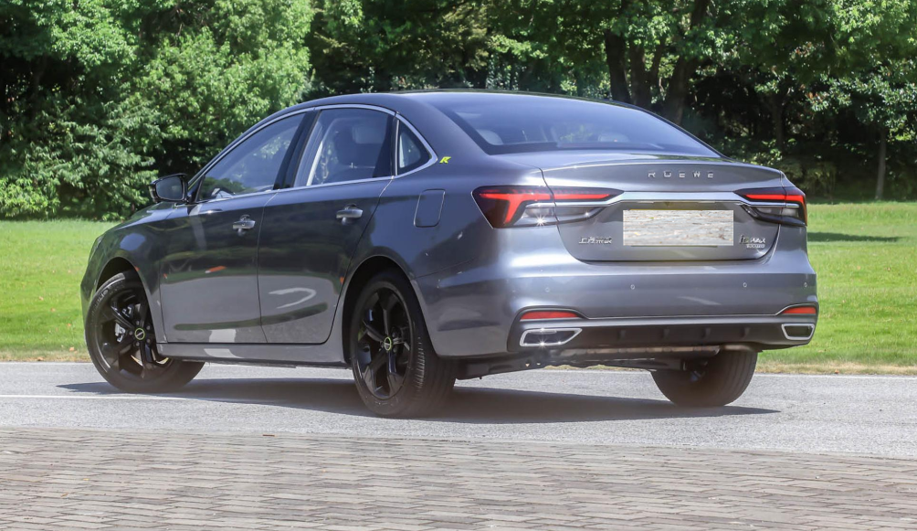 荣威i6|荣威再造“颜值帝”，3平米大天窗，跑车也不过如此