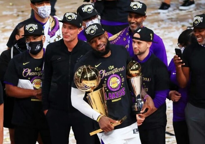 勒布朗·詹姆斯|恭喜，湖人！首位续约超巨正式出炉，19+15前锋愿继续联手詹姆斯