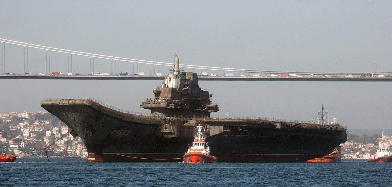 辽宁舰@都知道“赌王”捐献国宝，鲜为人知的是，辽宁舰回国他有一半功劳