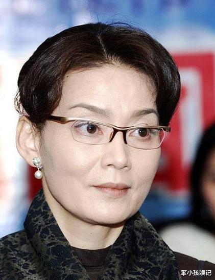 朱军|她曾拒绝朱军追求,32岁因不愿做家庭主妇离婚,60岁皈依佛门