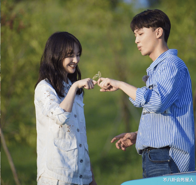 郑爽|郑爽被曝违规行为：用特权购上海两套房，爸爸豪车豹子号也有猫腻