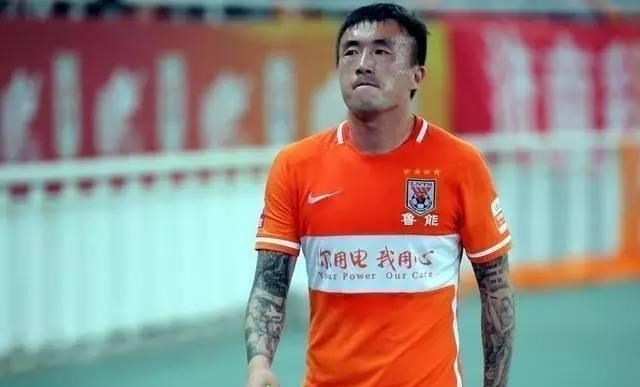 『山东鲁能』泰山队史首位12号球员，后成鲁能足球教父，曾帮青岛输球保级