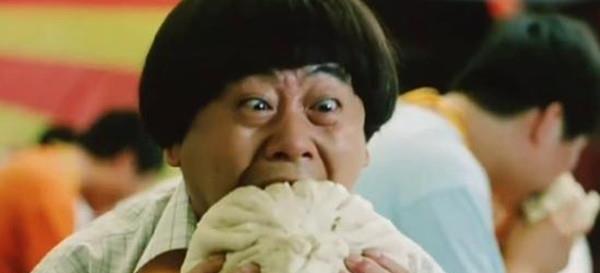 潘长江|潘长江的弟弟竟是我们熟悉的他，当看到长相后，差距一目了然