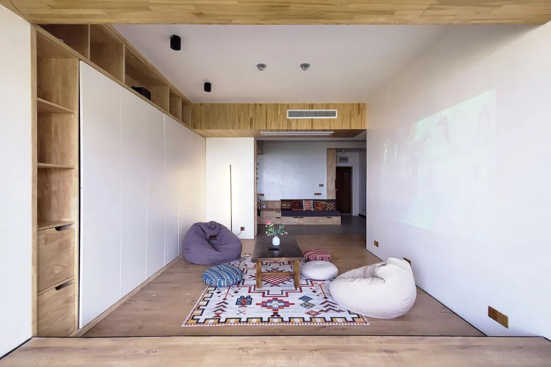 []130平的新房大胆装修，客厅不要电视墙，承载着女主人的瑜伽梦