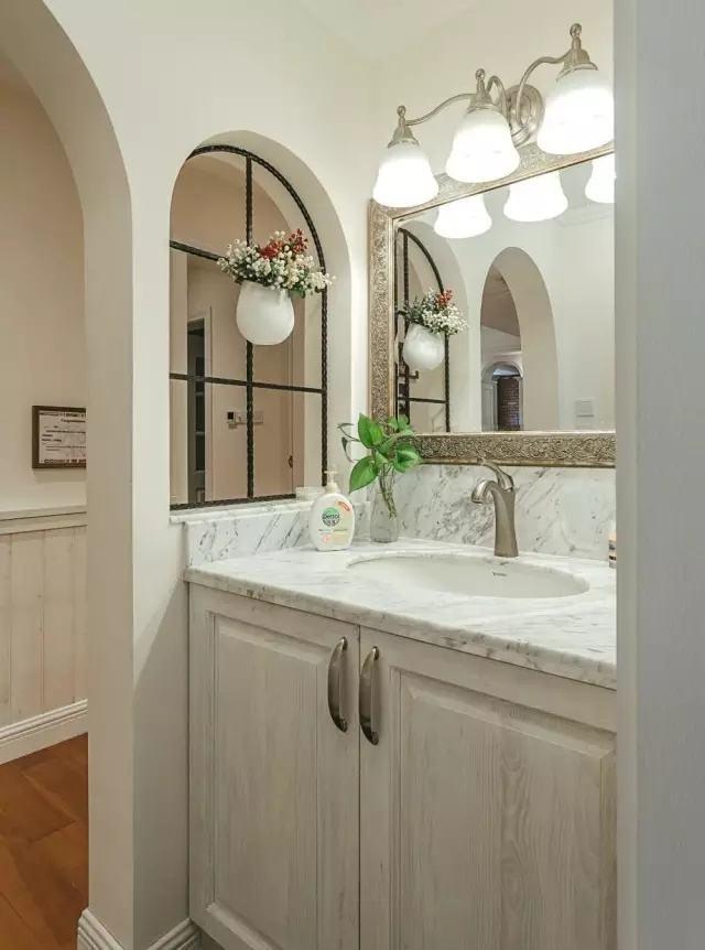 |卫生间干湿分离,洗手台挪出如何搭配隔断?这5种方式美观又实用!