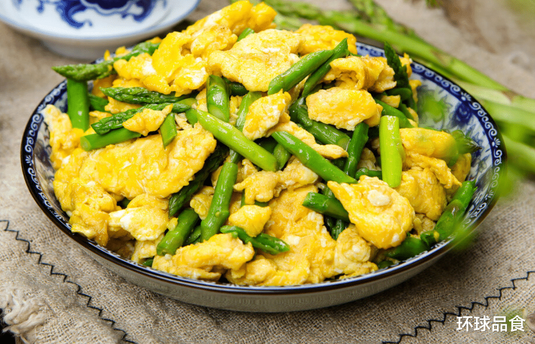 芦笋|秋天，少吃猪肉也要多吃它，每天炒一盘，刮油排毒，肠道通畅了