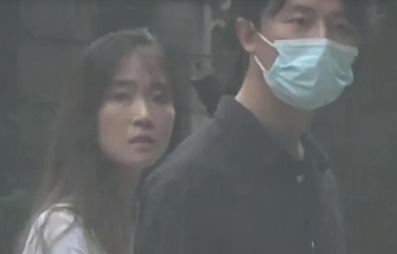 黄轩|黄轩与圈外女友感情遇冷?男方冷脸零交流,女方表情委屈被拽进酒店