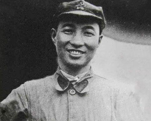 陈赓|陈赓当选中央候补委员，拍着主席的肩膀问：你说说什么叫候补