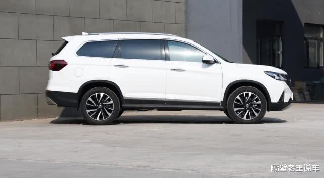 「奇瑞瑞虎」廉价7座版“途观L”，配1.5T电子手刹，后排放倒可当大床，仅6.9万