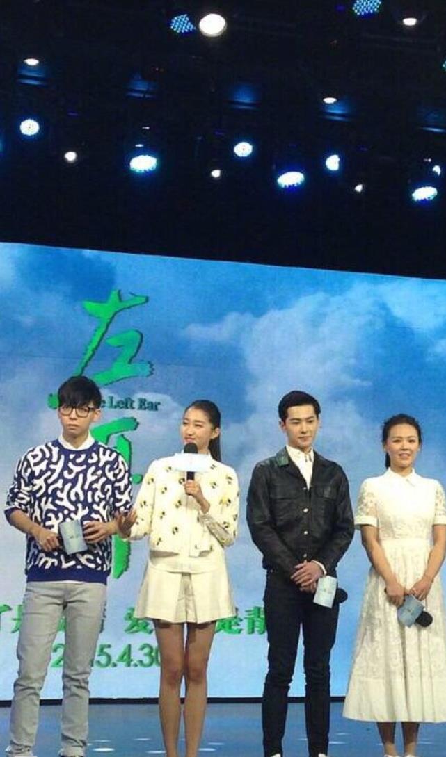 关晓彤与180cm杨洋同框,身高差不是重点,看到腿部皮肤:真实