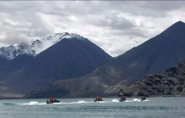 印度@印军战机、坦克增援边境，称不惧三面树敌，惨败耻辱不会重演！