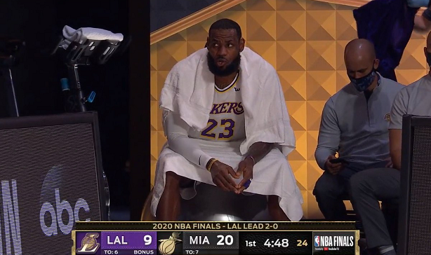 勒布朗·詹姆斯|23-26！湖人险被热火打爆，单节10个失误，詹姆斯里程碑成遮羞布