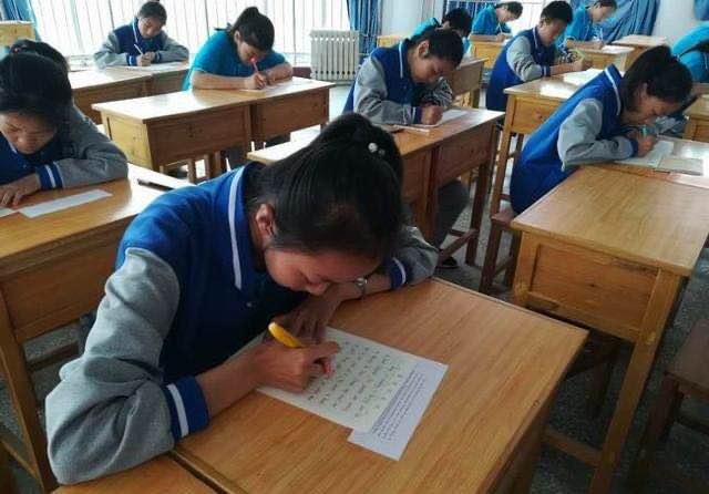 『百家讲坛』教师行业会不会被线上教育取代？教师大面积下岗？