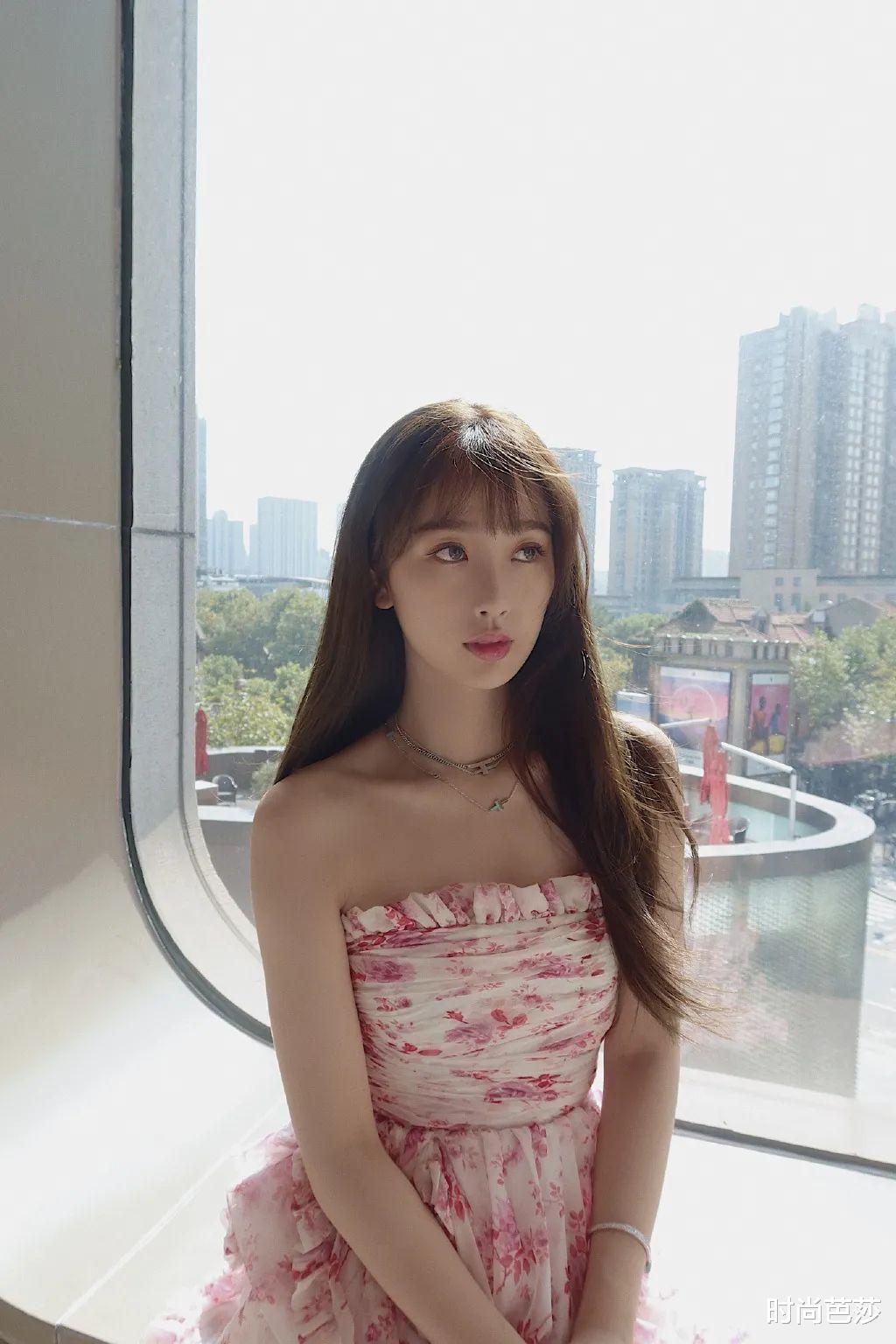 蝴蝶结|戴上蝴蝶结的虞书欣，可不就是在逃公主本人呢？