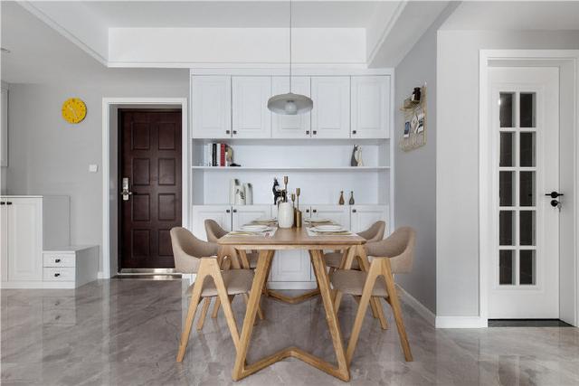 新房别再乱装了，看看这套89平米三房，一进门太舒适宽敞明亮了