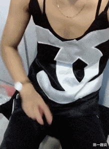 |早说了我们生活在虚拟世界，现在信了吧？ 哈哈哈