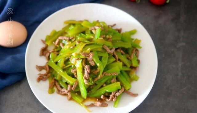 苦瓜■5月吃猪肉不如吃它，50元一斤，下锅炒一炒，营养全面上班不瞌睡