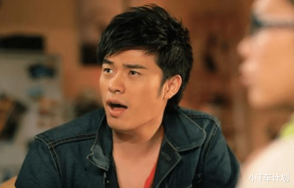 『邓超』他是跑男最低调的人，和王思聪住一个小区，比杨颖邓超还有钱