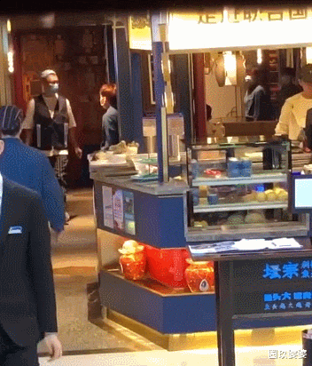 孙红雷|孙红雷：娶小15岁娇妻，用“阴谋”让妻子怀孕，如今变身女儿奴