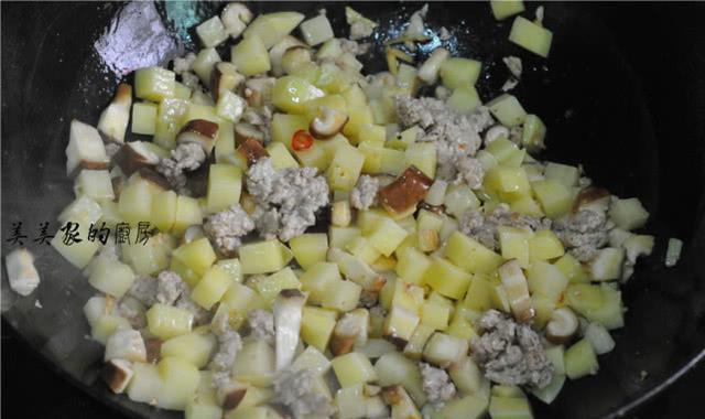 【土豆】我家土豆从不炒丝，自从学会这做法，1周做5次，孩子不嫌多！