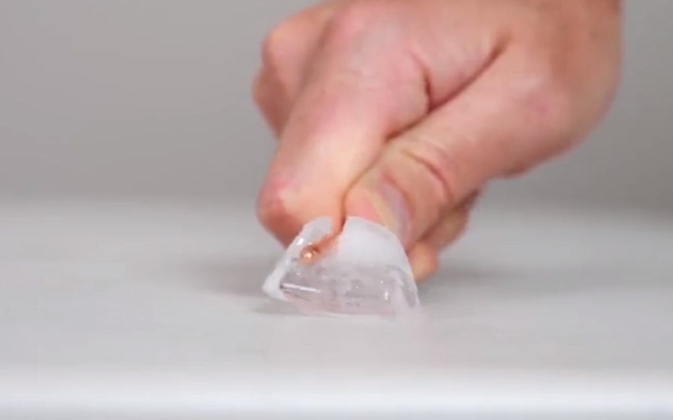 【物理学家】比铜丝强200倍的最快导热体,指尖传递的热量就能切开冰块