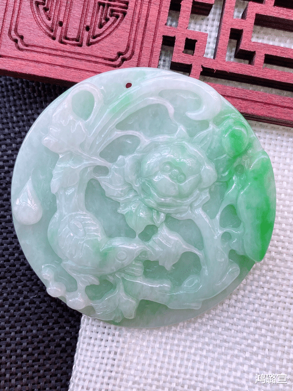 翡翠|翡翠为啥不被“年轻人”看好？不是因为钱！而是这件事的缺失！