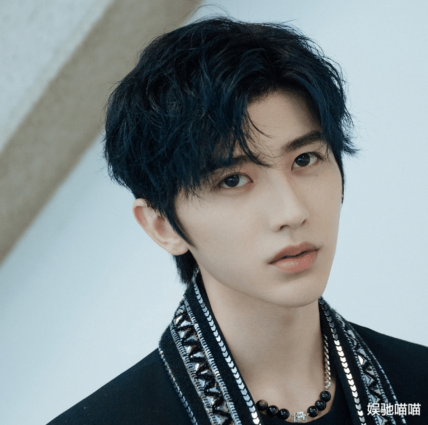 李汶翰■李汶翰演喜剧跳青1主题曲，自称素人，娄艺潇对C位出道的吐槽太狠