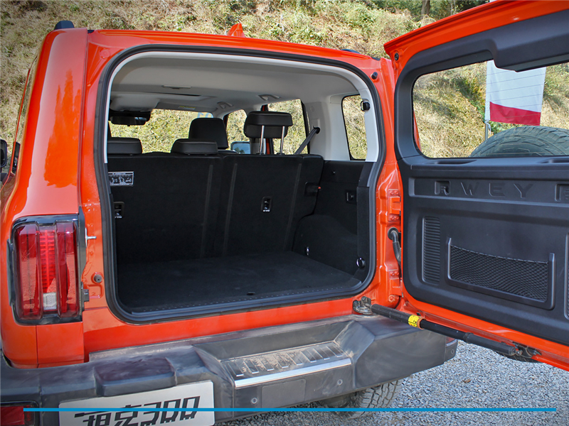 凯翼|街头偶遇坦克300，一身“黑武士”涂装，与其他车形成鲜明对比！